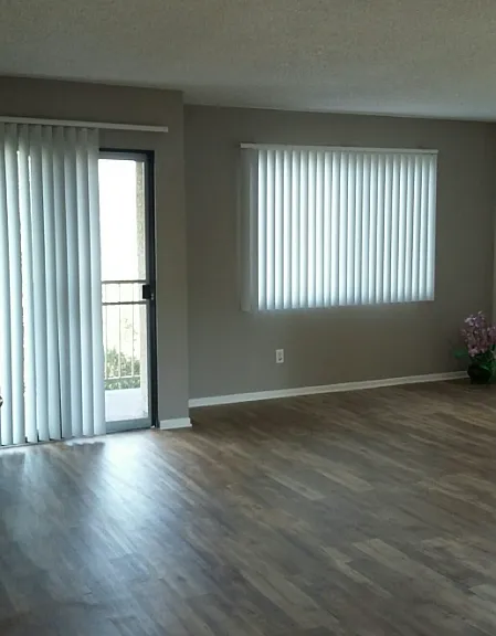 1627 N Fair Oaks Ave — Photo 3
