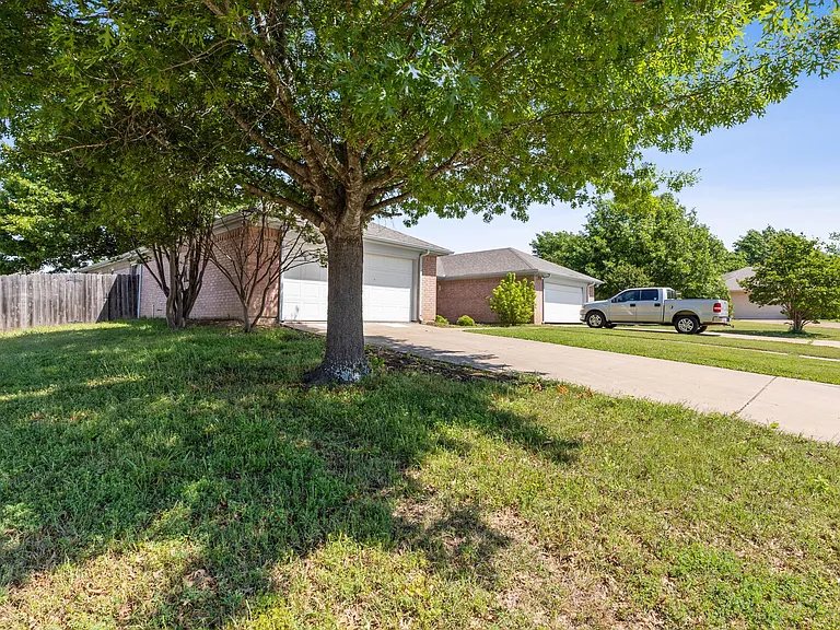 1502 Sharron Ct — Photo 38