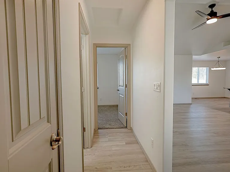 709 E Avenue K — Photo 15
