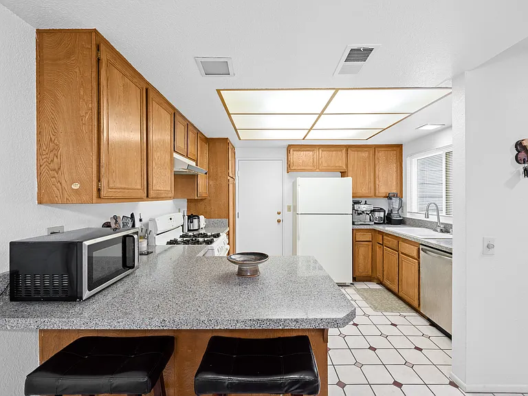 12168 Mount Vernon Ave #16 — Photo 3