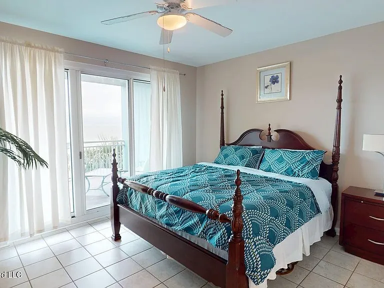 2230 Beach Dr #301 — Photo 10