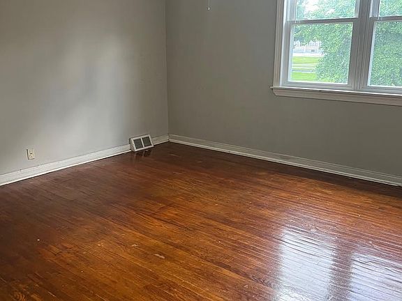 5th image of 6743 E Roosevelt Blvd