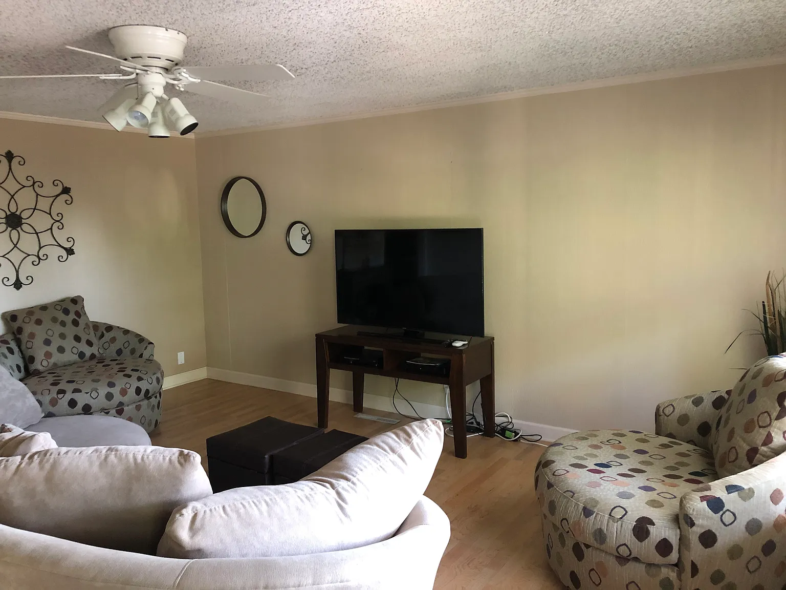3 bed, 1.5 bath, 1200 sqft, $1,400 — Photo 2