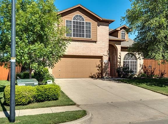 3rd image of 104 Lakeway Ln