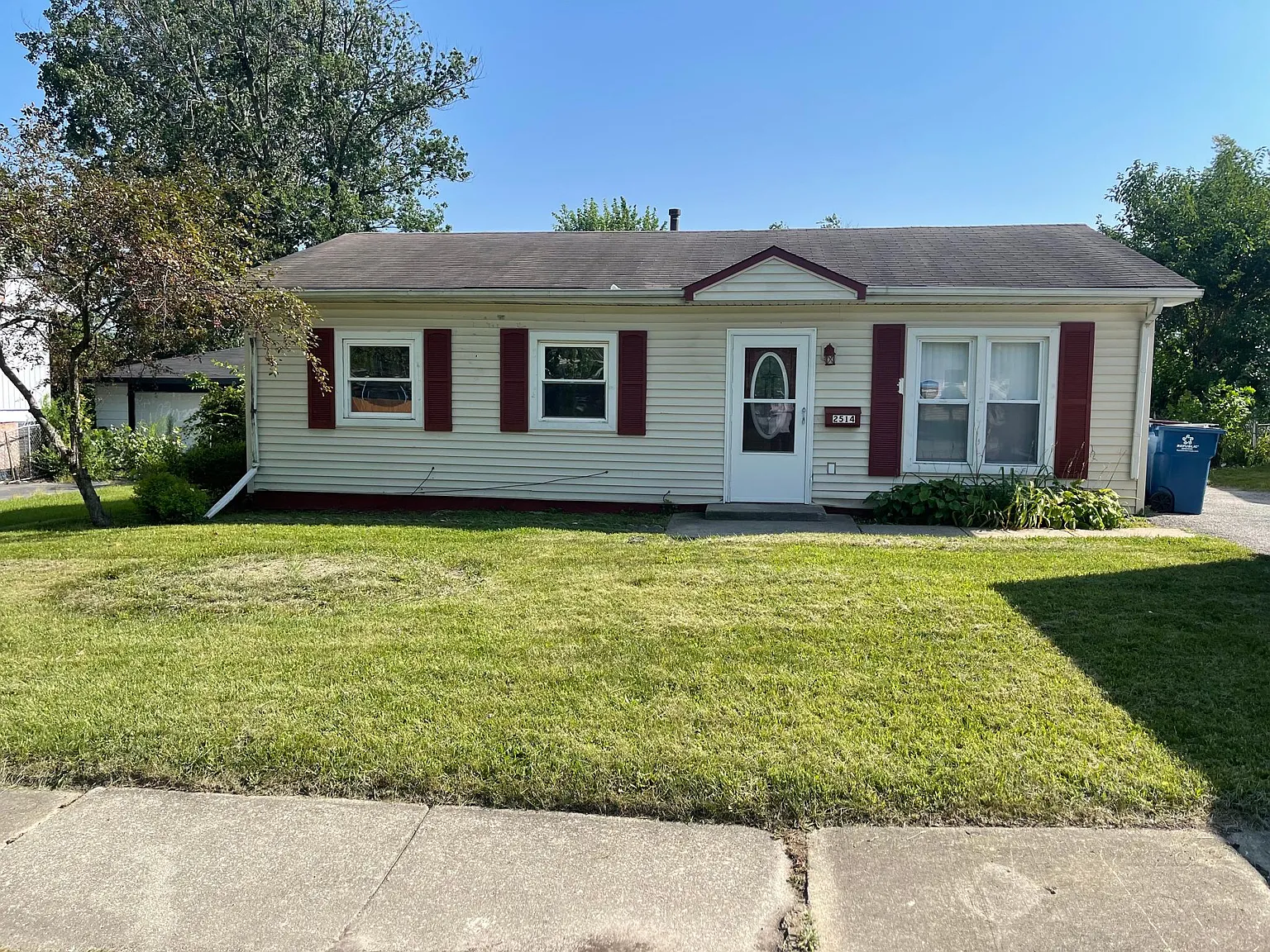3 bed, 1000 sqft, $1,800 — Photo 1