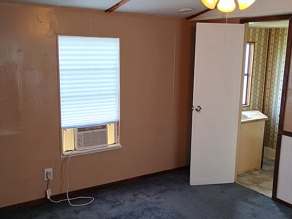 5th image of 144 SE Guinevere Ct