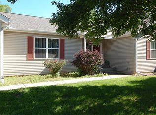 101 Canary Dr, Green Valley, IL