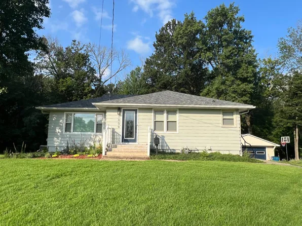 1009 W Tulip Ln, Robinson, IL 62454