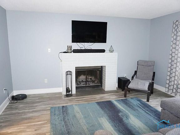 5th image of 2315 Foxbury Ln
