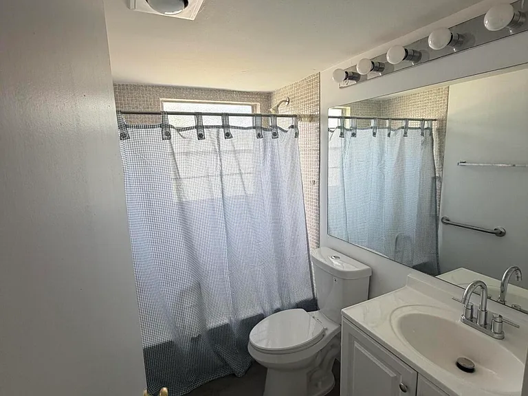 266 Brighton Dr E #G — Photo 9