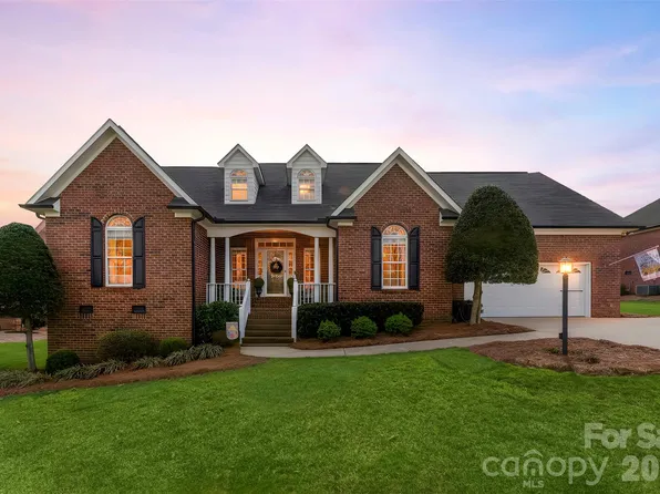 2708 Wynewood Ct, Gastonia, NC 28056