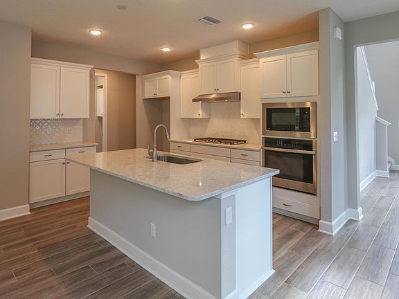 3rd image of 334 Vista Lake Cir