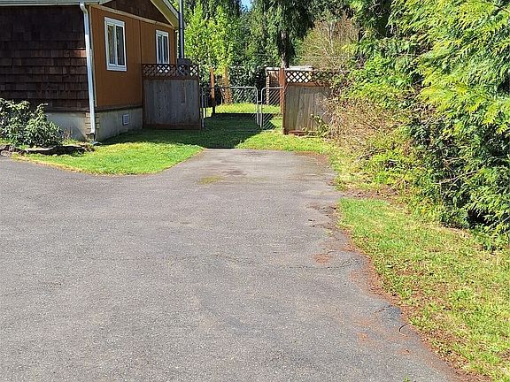 2nd image of 141 E Elk Place