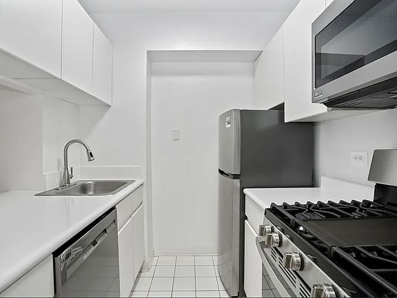 4th image of 250 E 40th St APT 9D