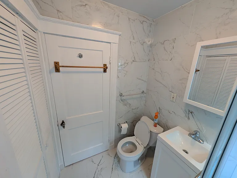 823 Canterbury St — Photo 10