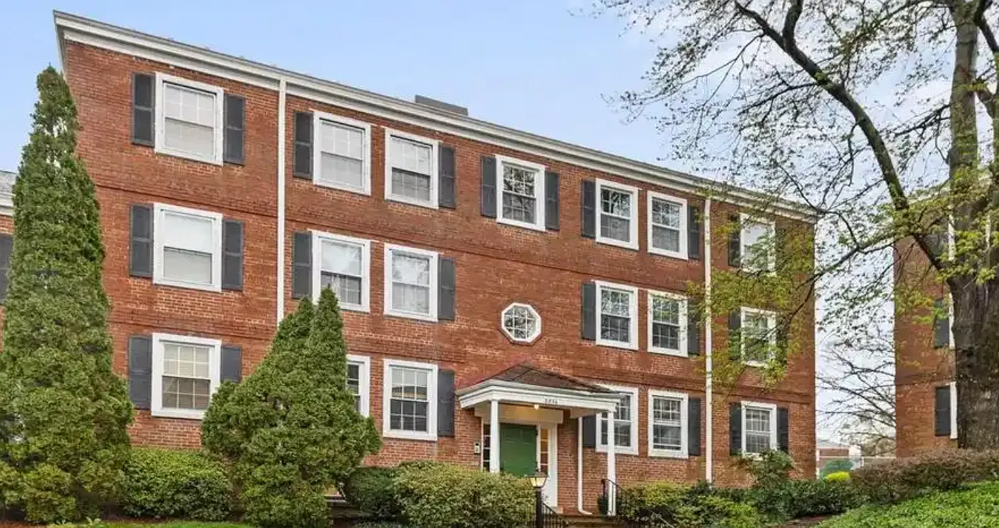 2834 S Abingdon St — Photo 2