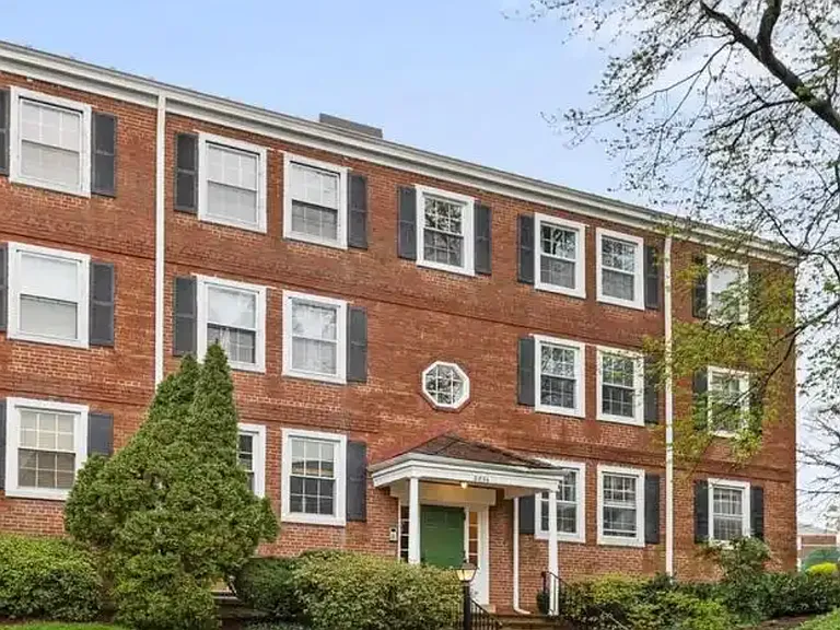 2834 S Abingdon St #C1 — Photo 2