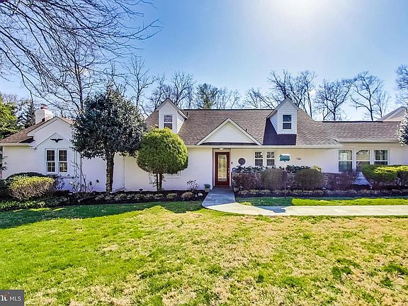 3rd image of 8910 Liberty Ln