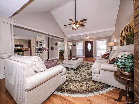 4th image of 916 Brittany Ct