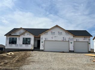 1435 Cardinal Dr, Fairfax, IA 52228