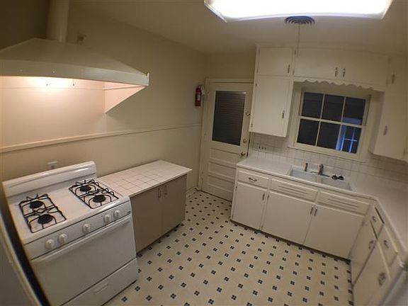 4th image of 921 Keith Ln