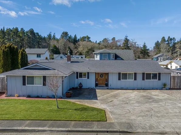 2448 Delores Ln, North Bend, OR 97459