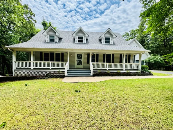 198 N Oaks Ln, Russellville, AR 72802