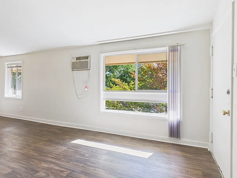 Forest Square Apartments — Photo 45