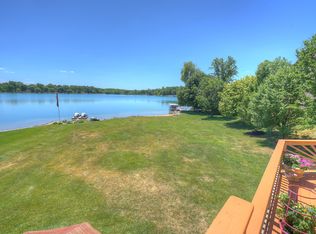 4229 Northshore Dr, Fenton, MI 48430