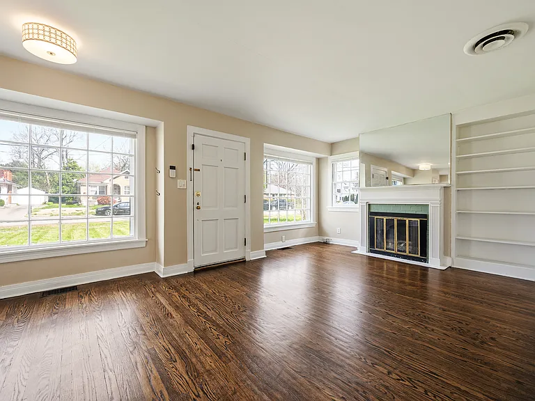 3934 Kennison Ave — Photo 7