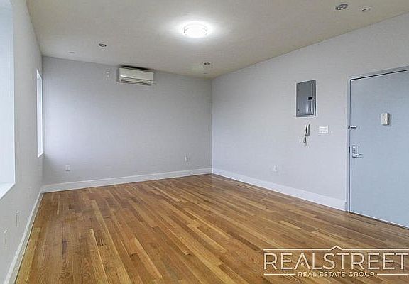 5th image of 9002 Queens Blvd APT 312