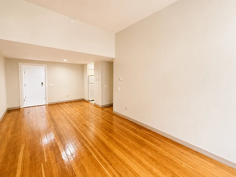 Israel Putnam Apartments — Photo 5