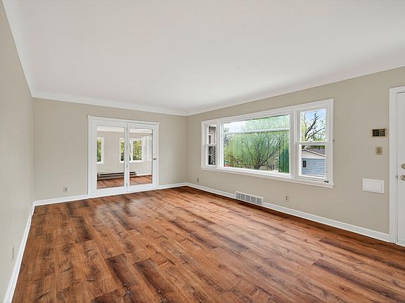 5th image of 200 Belvidere St E
