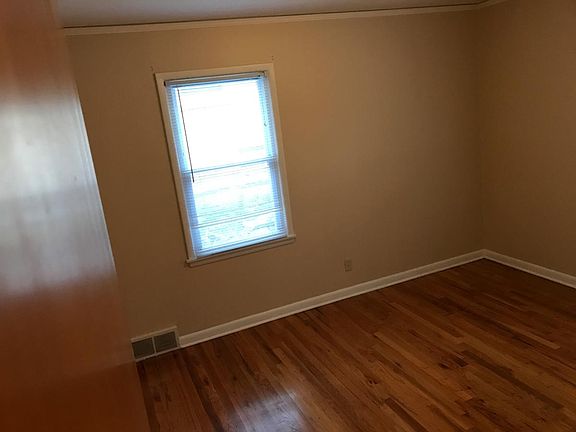 Bedroom 2 w/1 closet