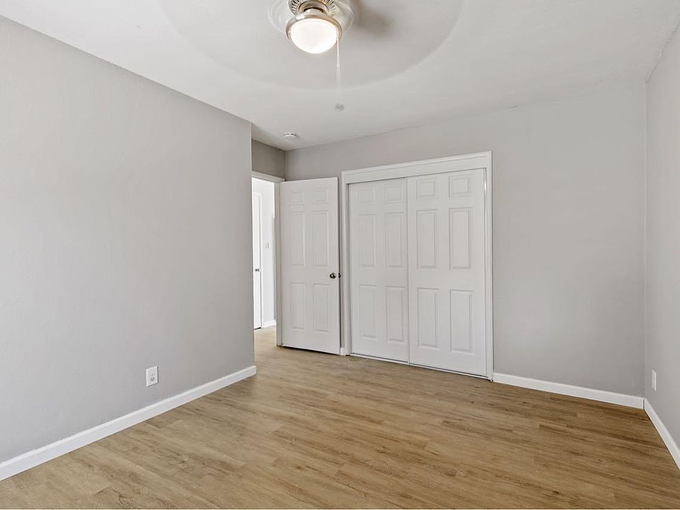 1st image of 125 Eastwood Ct #125