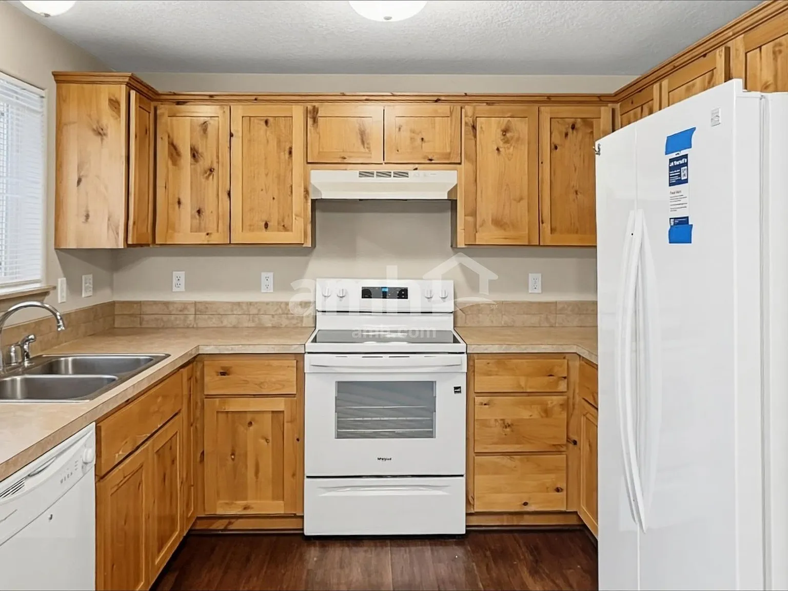 3 bed, 2.5 bath, 1424 sqft, $2,530 — Photo 3