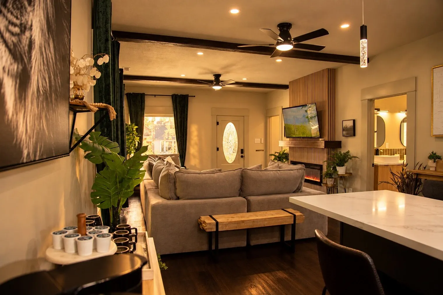 2 bed, 2.0 bath, 3681 sqft, $5,119 — Photo 4