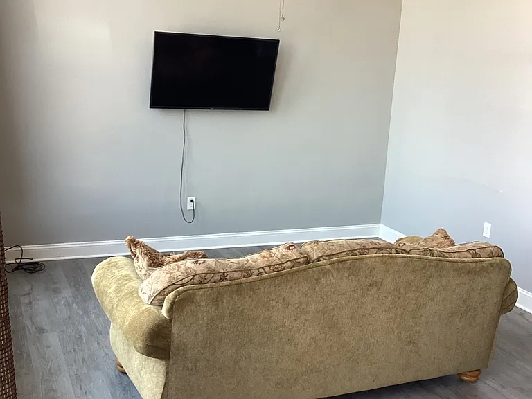315 Huron Ave — Photo 129