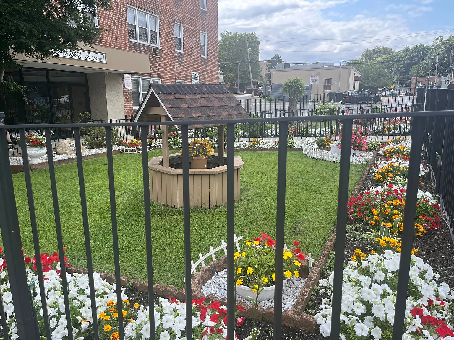 1 bed, 1.0 bath, 690 sqft, $1,750 — Photo 2