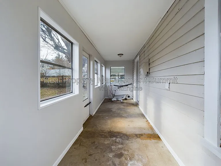 2408 Poplar St — Photo 21