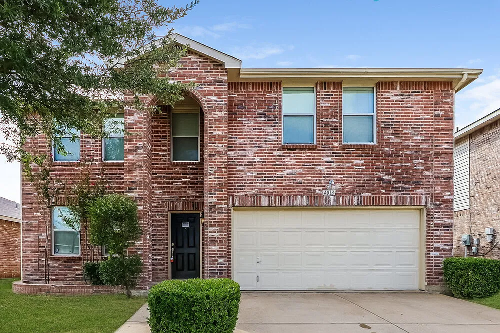 4 bed, 2.0 bath, 2872 sqft, $2,710 — Photo 1