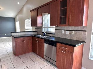 491 NW 188th Ter #491, Hollywood, FL 33029