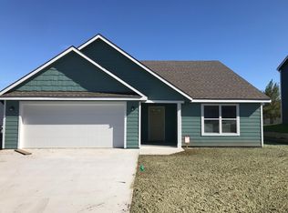 1606 Acorn Ln, Eudora, KS 66025