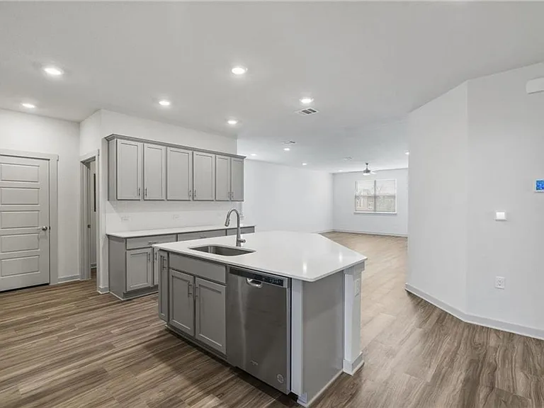 1200 Klee St — Photo 8