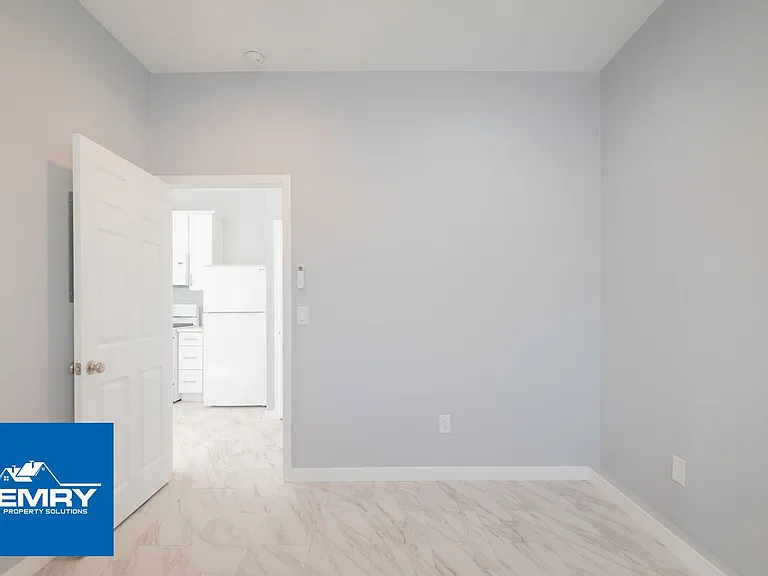 10624 Swinton Ave — Photo 11