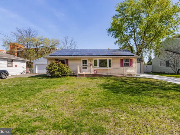313 Chestnut St, Stratford, NJ 08084