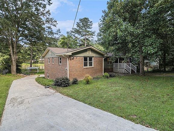 2nd image of 2545 Rockbridge Rd NW