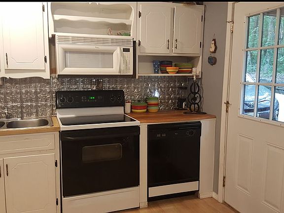Unit 1 / Kitchen