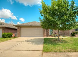 623 SW 37th St, Moore, OK 73160