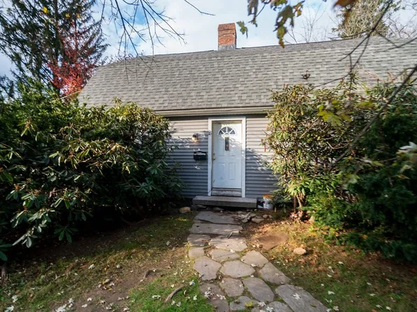 15 Sunset Ct, Amherst, MA 01002